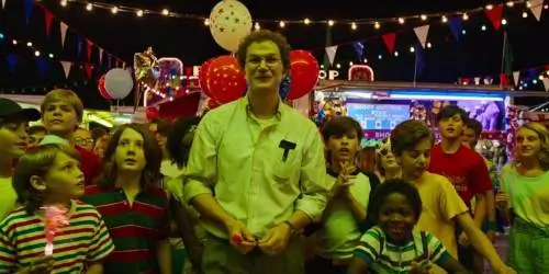 Dr. Alexei at the Hawkins fair surrounded by kids in Stranger Things season 3