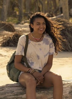 How To Dress Like Kiara From Netflix's Outer Banks
