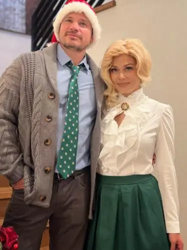 Nick and Vanessa Lachey as Clark and Ellen Griswold