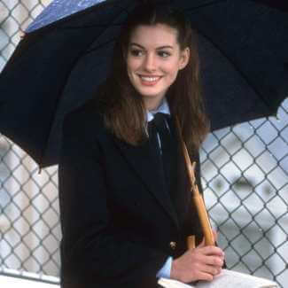 Mia Thermopolis Costume Guide: Royal Chic Style