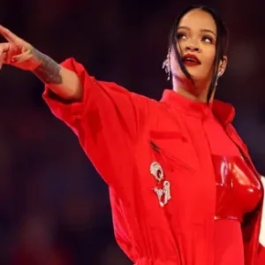 Dress Like Rihanna Halftime Show Super Bowl 2023 Outfits