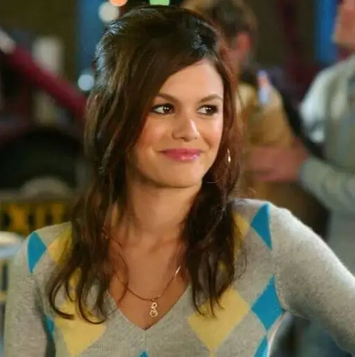 Dress Like Summer Roberts For Halloween