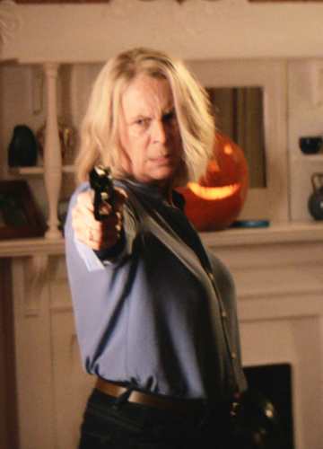 Laurie Strode from Halloween 1978 holding a revolver in the film's climax