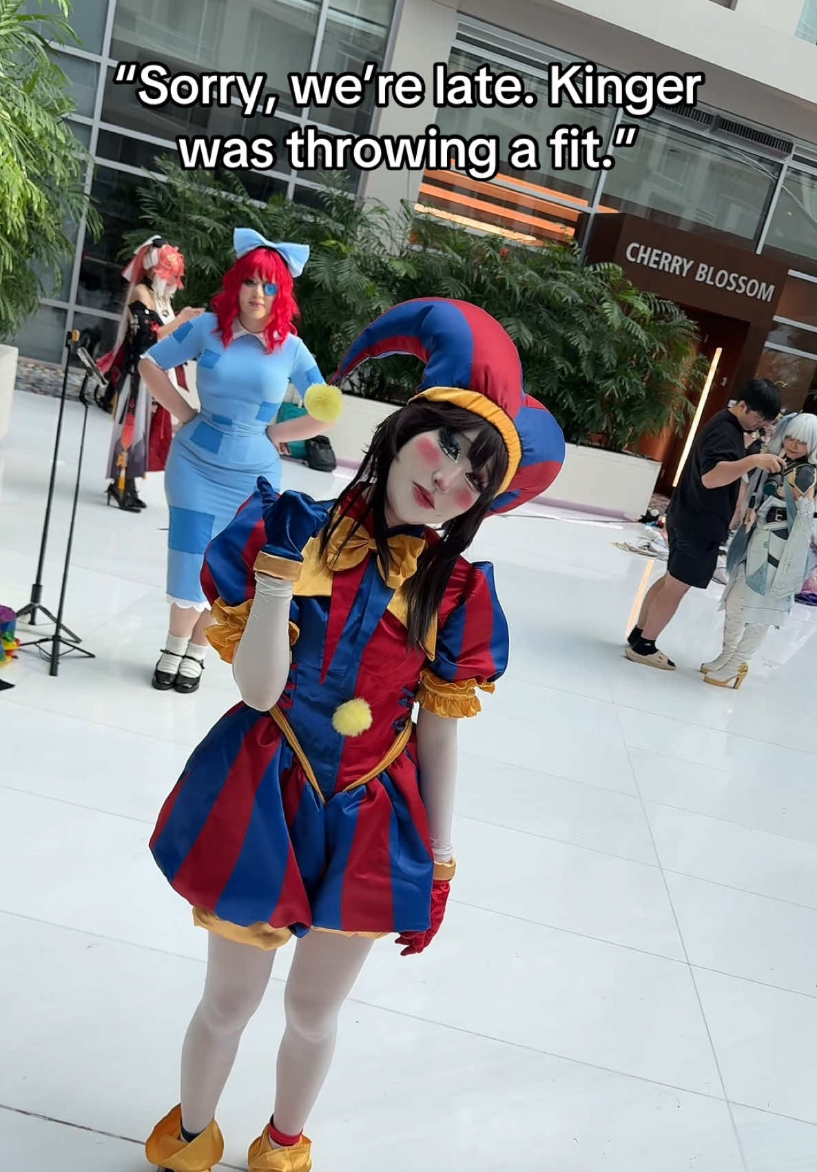 How would you rate the fit out of 10 though? 🤔 Pomni: @Tokki Ragatha: @Insta: sailorscholar Kinger cosplay made by @Giselle Guillotine