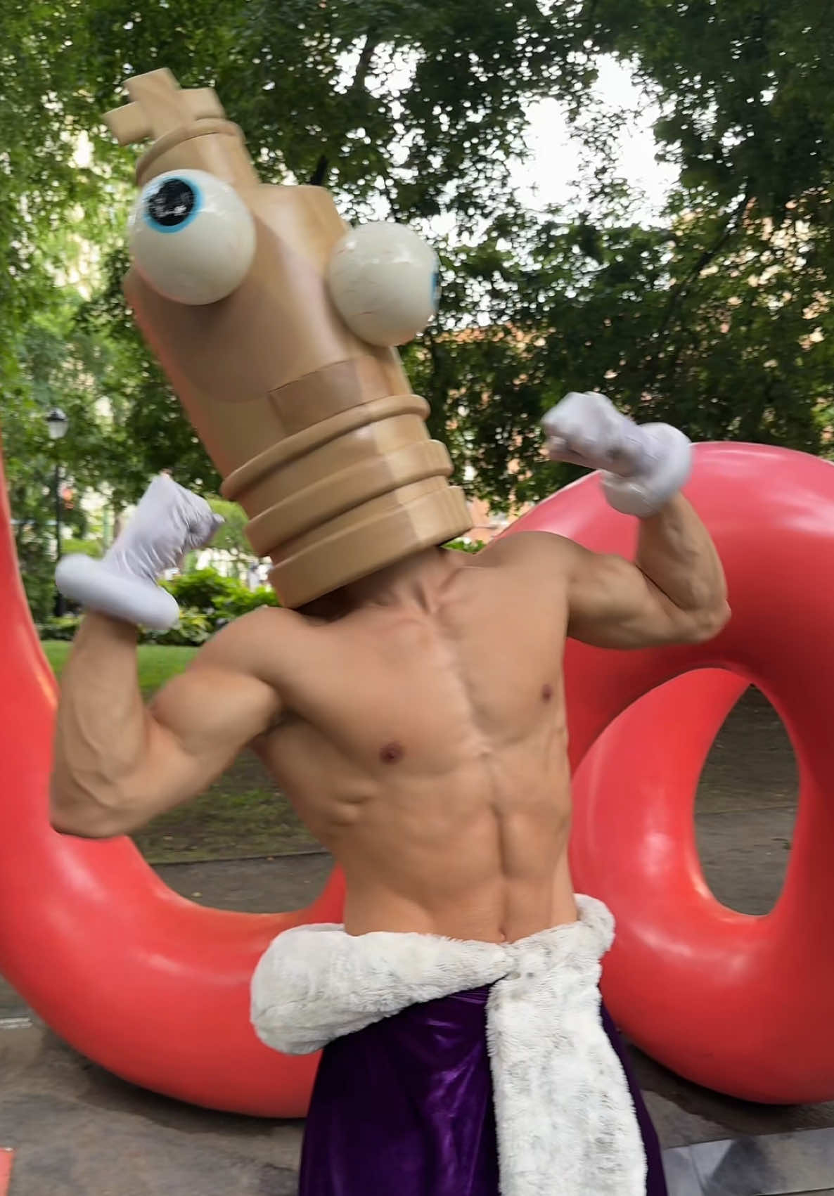 If the AI came for me I’d tell ‘em no 🙂‍↔️ Kinger cosplay made by @Giselle Guillotine #kinger #cosplaytiktok #tadc #theamazingdigitalcircus #glitchproductions