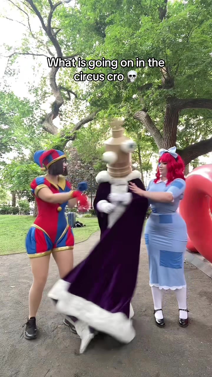 Kinger is lost again 😔 KINGER: @EJ Ragatha: @Insta: sailorscholar #tadc #theamazingdigitalcircus #cosplay