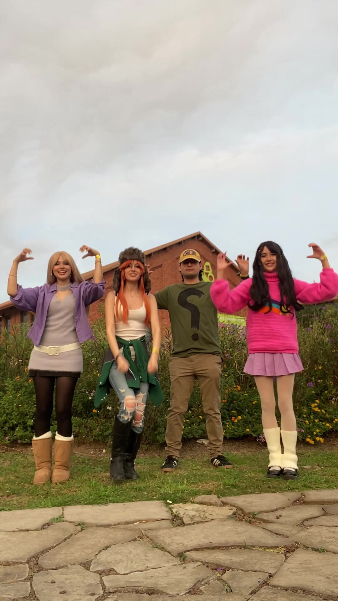 #gravityfalls #gravityfallscosplay #mabelpines #wendy #pacificanorthwest #soos #appledance @Andy @isa